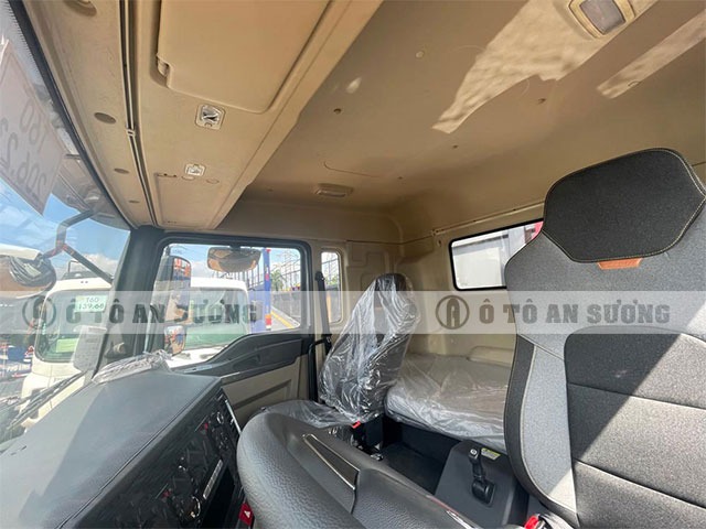Cabin xe đầu kéo 1 cầu Shacman rộng rãi