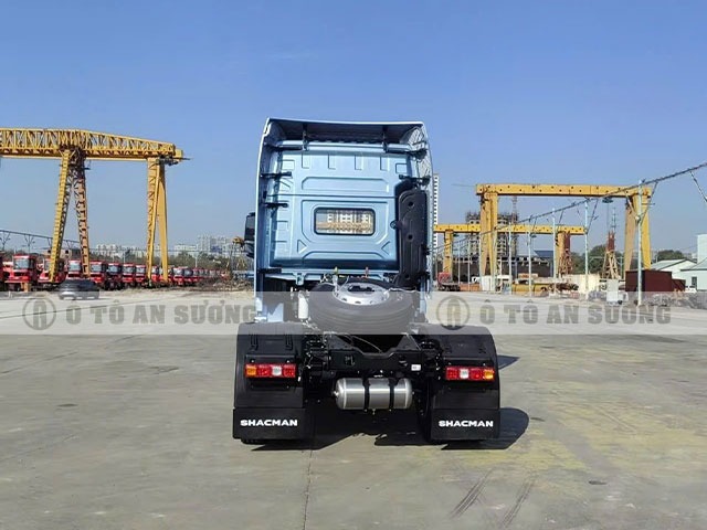 Đuôi xe đầu kéo Shacman 1 cầu