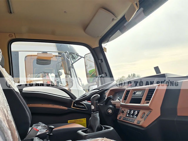Nội thất xe cứu hộ Dongfeng D1L