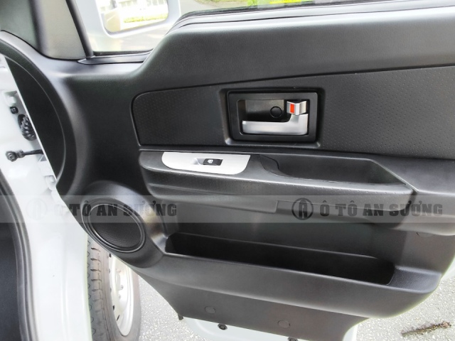 Tay cầm bên trong thiết kế tinh tế