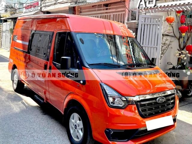 Xe tải van Ford Transit 6 chỗ tải trọng 785kg