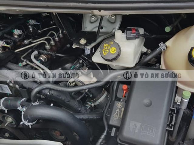 Xe tải van Ford Transit động cơ Turbo Diesel 2.2L TDCi