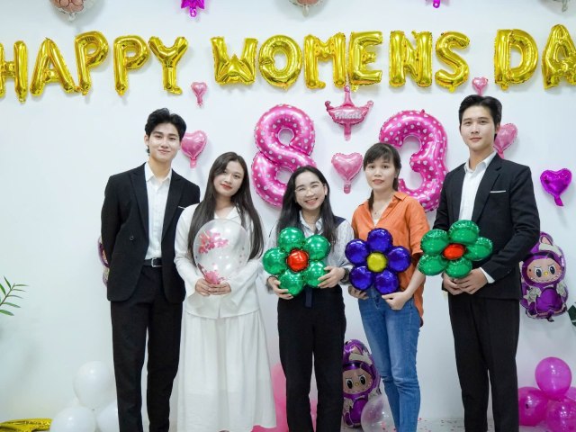 Chụp ảnh đại diện phòng Marketing