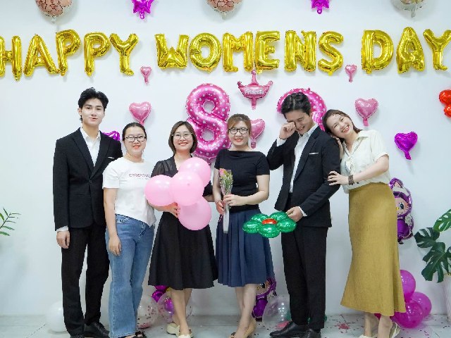 Chụp ảnh đại diện phòng Kế toán