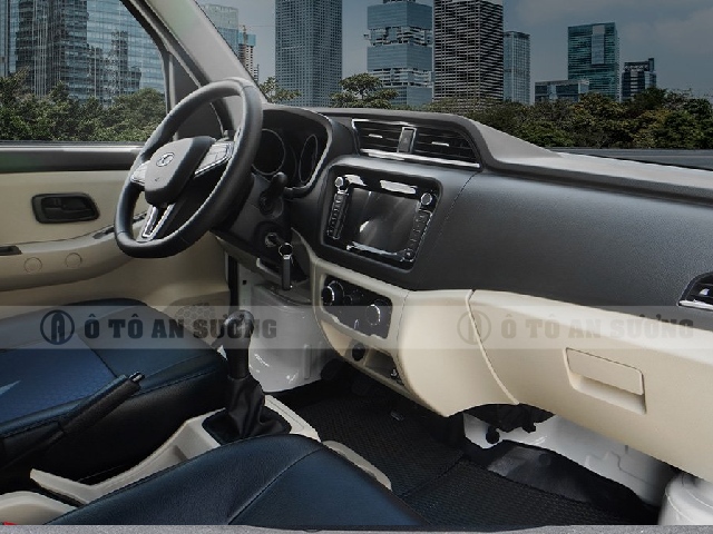 Nội thất xe Thaco TF220 tiện nghi với ghế da sang trọng