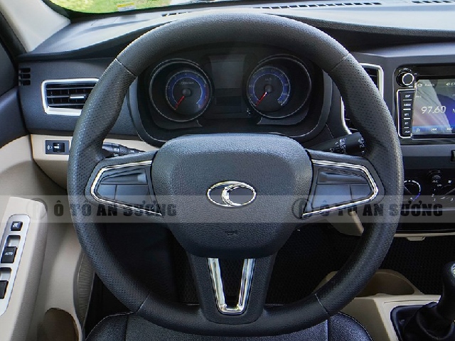 Vô lăng 2 chấu trợ lực lái điện mạ chrome sang trọng