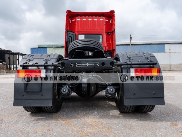 Chassi của xe đầu kéo Dongfeng D420 có độ dày 300×80 mm