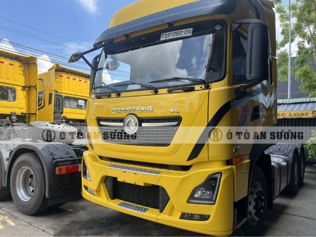 Xe đầu kéo 3 Chân Dongfeng KL385