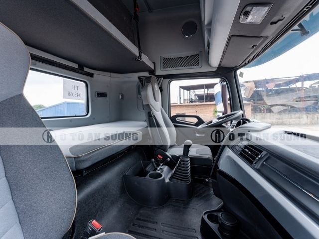Xe đầu kéo Dongfeng KL385 sở hữu cabin rộng rãi, thoáng mát