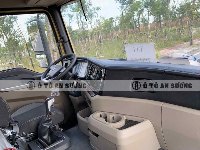 Xe đầu kéo Shacman nổi bật với cabin M3000 thiết kế hiện đại, không gian rộng rãi