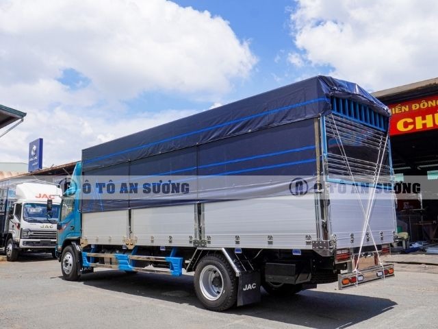 JAC N950 vượt trội với thùng hàng dài hơn và tải trọng lớn hơn đáng kể