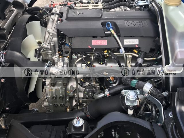 Xe tải Fuso Canter TF4.9 được trang bị động cơ diesel Mitsubishi 4P10-KAT2