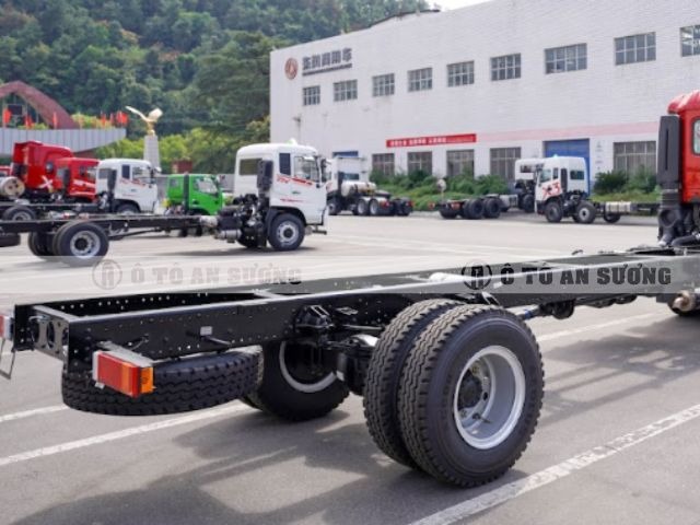 Phần khung thân và gầm xe tải Dongfeng X3 180HP thùng 8m2