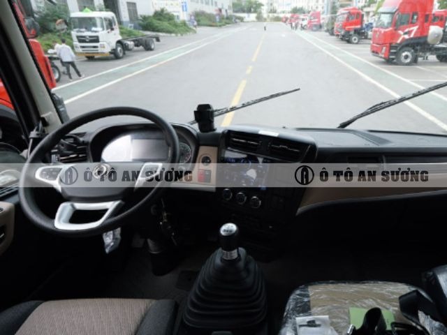 Không gian cabin xe tải Dongfeng X3 180HP thùng 8m2
