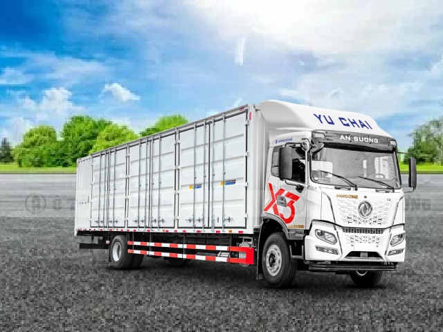 Xe Dongfeng X3 180HP thùng container nhập khẩu 8m3 màu trắng