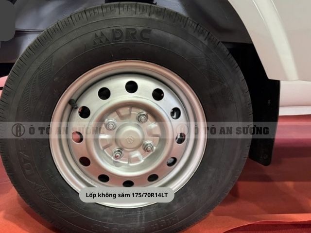 Lốp không săm 175/70R14LT có độ bám đường và đàn hồi tốt
