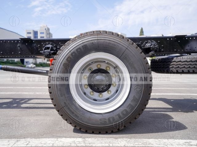 Lốp cỡ lớn với độ bám và khả năng chịu tải cao