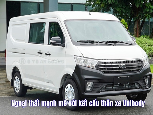 Xe Thaco Towner Van 5S T02-2.5 có thiết kế mạnh mẽ và ấn tượng
