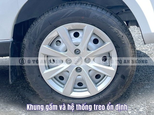Xe van SRM X30LP V2 sở hữu khung gầm và hệ thống treo chắc chắn