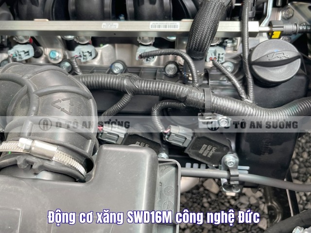 Xe van SRM X30LP V2 được trang bị động cơ xăng SWD16M hiện đại