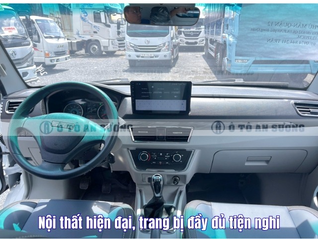 Không gian cabin của xe van SRM X30LP V2 có đầy đủ nội thất hiện đại