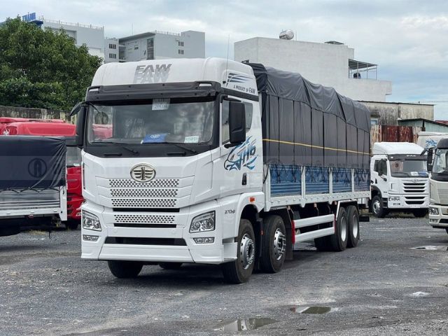 Ngoại hình mạnh mẽ của xe tải FAW 4 chân JH6