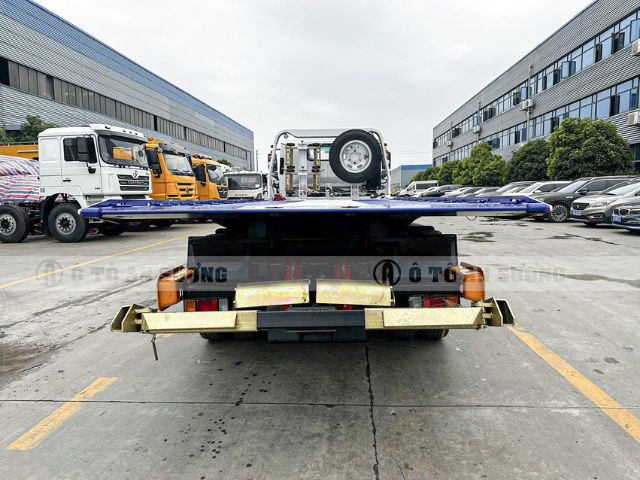 Xe trang bị hệ thống lốp 8.25R16 tăng độ bám đường