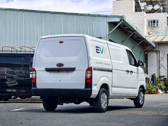 Xe van điện Karry E5 cho công suất cực đại 50 kW