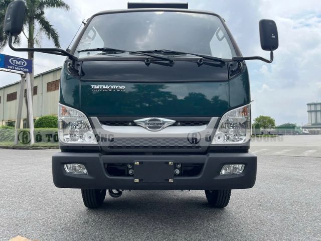 Xe ben TMT FL6025D 2.35 tấn nổi bật với logo TMT