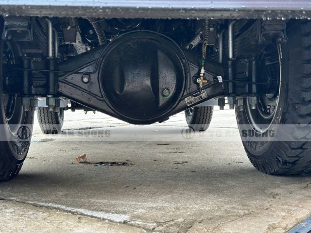 Khung gầm chassis làm từ thép chịu lực chắc chắn