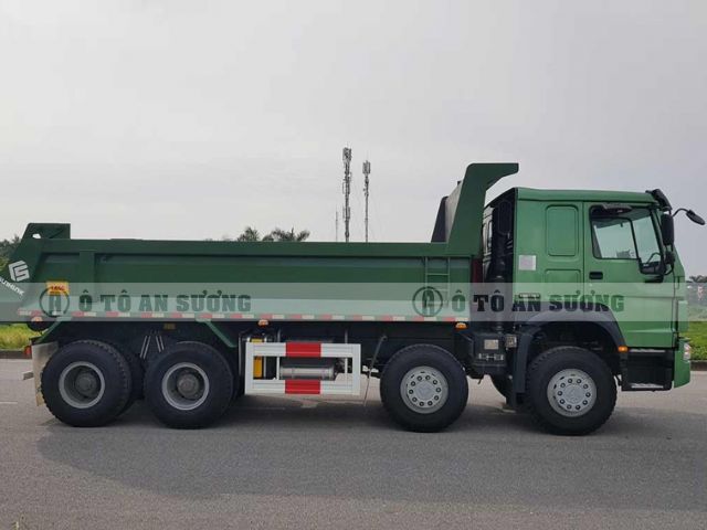 Xe ben Howo 4 chân Sinotruk
