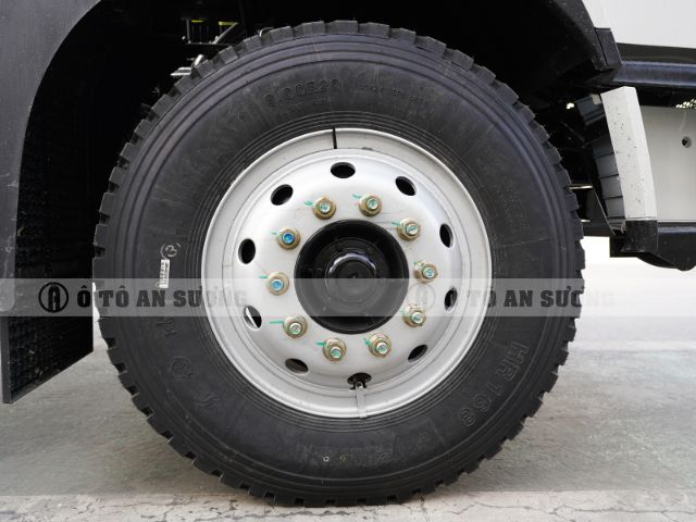 Trang bị dàn lốp bố thép 9.00R20 đồng bộ trước sau