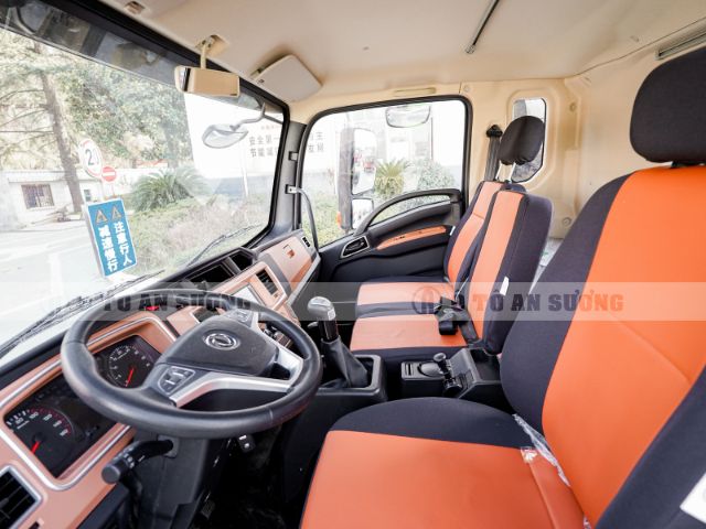 Xe tải Dongfeng X1 có nội thất hiện đại và sang trọng