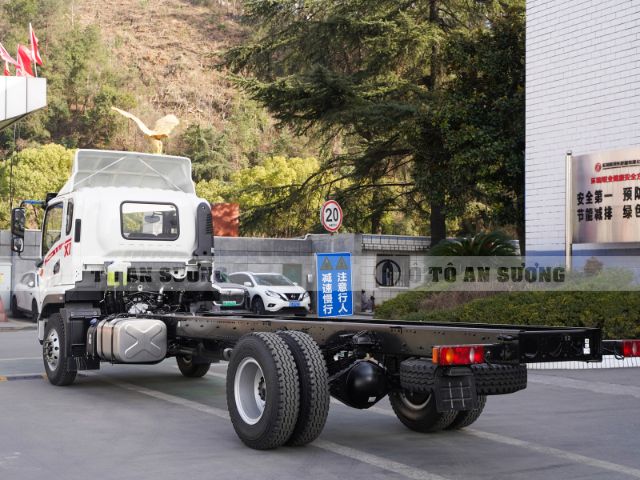 Xe tải Dongfeng X1 thùng 6m3, 7m và thùng 7m6