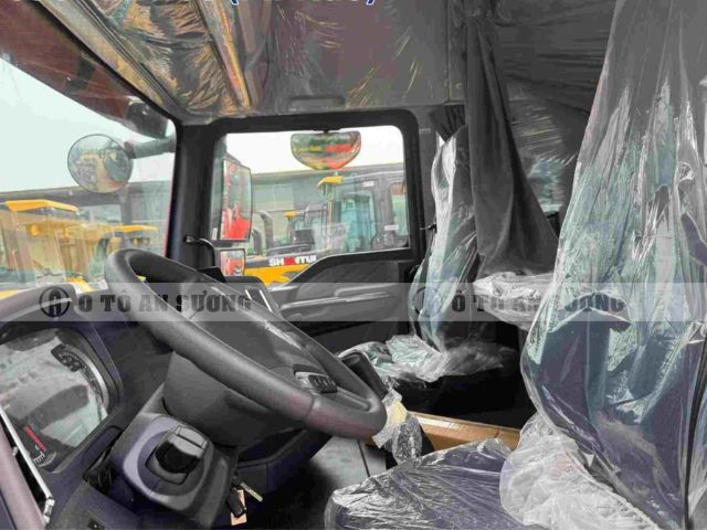 Cabin rộng rãi, tiện nghi của xe đầu kéo Howo TX 400hp