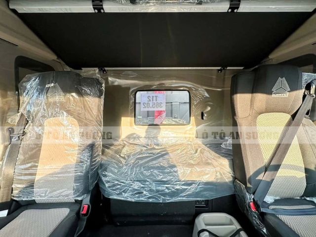 Khoang lái xe đầu kéo SITRAK TH7 460hp tiện nghi và sang trọng