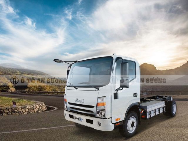 Xe tải điện JAC N55EV trang bị pin LFP