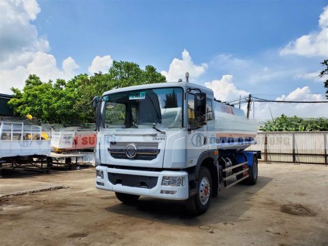 Phía trước xe téc chở xăng dầu 11 khối Dongfeng